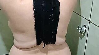 nem no banho ele me deixa em paz... choking deepthroat from brazilian girlfriend