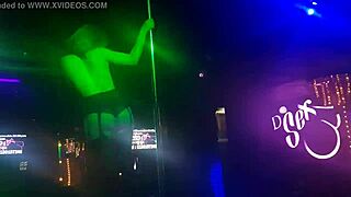 18 Años Latina Teen Dancing On Desk