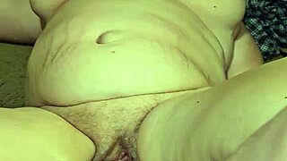 Foot Fetish Cumming on Pussy