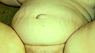 Foot Fetish Cumming on Pussy