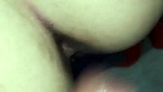 enorme gozada dentro do cu da safada que colocou toda a porra pra fora no interracial anal