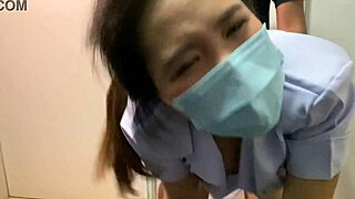 น้องพยาบาลเพื่อนสาวบอกให้เย็ดแรงๆเลย