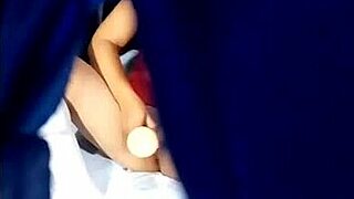 mira vecina culona jugando con su coño exquisito casi me descubre tuve que aguantar las ganas de follarla duro y correrme dentro joder