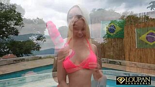 Fudendo e gozando no cuzinho da loirinha Vivian Lola in intense blonde anal assfucking blowjob action.