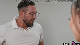 天啊！韓國學生Kimmy Kimm自慰被老師教室狠幹