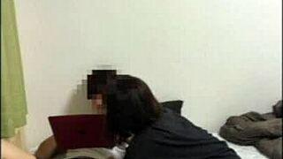 黑发短发女友上班说舔我鸡巴然后…