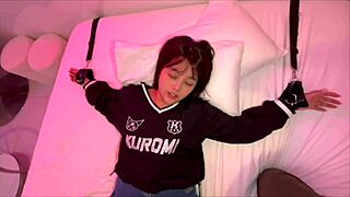 情趣酒店绑起她狂干湿漉漉骚穴