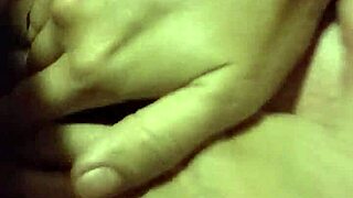 A Mi Esposa Le Encanta Masturbarse with Detailed Solo Action