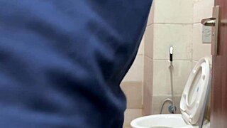 调皮继母Saara卧室勾引继子挑逗激情玩弄