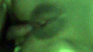 fu� a vicitar a mi novia y no estaba pero encontr� a mi suegra desnuda tomando una siesta hac�a mucha calor decidi grabarla pero no me aguant� las ganas y me la cog� para cuando despert� ya se la ha