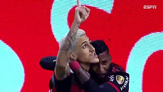 queixudo canarinho and ex-calvo grávido bend over to fuck shaved argentinian in doggystyle at her house