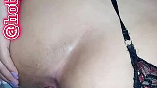 Brincando com o cu da casada.