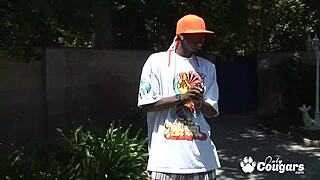 妮基·尼维兹大开骚逼挨黑怪鸡巴深度狗交