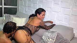 Crossdresser meets guy with 23 cm dick in Bahia and invites him to record intense session