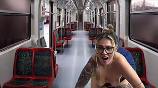 Dentro Do Trem Público Da Capital Acochei E Fodi A Secretária Gostosa Vindo Do Seu Trabalho