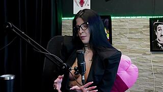 Nunca transou na mesa de sinuca o cliente gostava de um fio terra deu a buceta no avi�o e chegou a receber 23 buqu�s de flores mas - leticia braga watch on sheer red