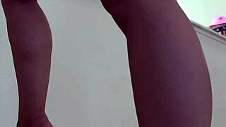 我脚撸大屌嗯足控玩法