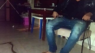 深喉拉丁妹用口交支配付房租巨屌噎到窒息