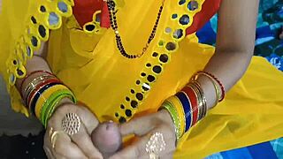 करवा चौथ स्पेशल brings my first time Indian girlfriend fucking in bedroom with dirty talk and creampie close up action.