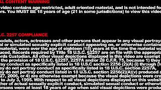 武汉骚货Salee Lee穿情趣内衣高跟玩Hitachi魔棒假屌指奸