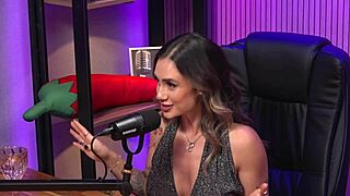 i'm the redhead milf queen domme ruling in bdsm with latex and leather