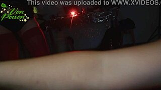 Duas VADIAS fetichistas PUNEM o gringo infiel in wild FFM domination with face sitting and feet play