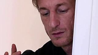 金发Holly Mack深喉吃继父大屌