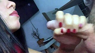 哥伦比亚黑发女友宿舍 吞精满脸