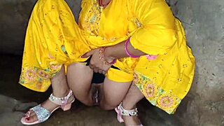 why is this desi bhabhi getting fucked with dirty talk in hindi audio