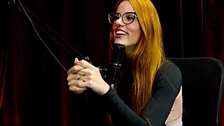 j� fica com mulheres a bastante tempo � a �nica que fala que � liberal e os curiosos do site porn� - bella ruiva watch on sheer red