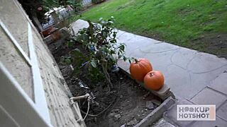 娇小亚裔Eva Yi渴望巨屌深喉猛干