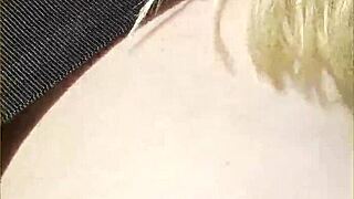 人妻开车兜风随便秀大奶，第一部大胆闪现