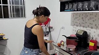 亚洲美女日式口交伺候大屌