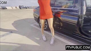 金发业余妹户外裸闪身体公开自慰高潮！