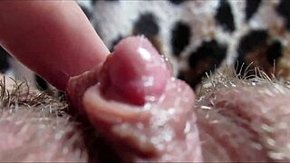 Big clit orgasm closeup 😍