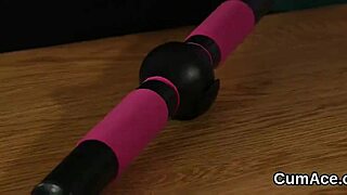 Oh man, this spicy babe in a blowbang gets facial cumshots and swaps all that jizz in extreme pov action