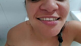 Meu amante Eder loves watching me do a quick pee in this amateur big ass fetish moment.