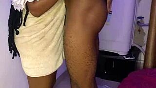 换衣时快速猛干紧致女仆小穴