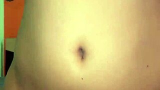 丰满印度人妻翘臀挨快递哥无套骑乘