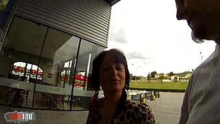 丰满法国大奶人妻Margaux Lenoir为钱潮吹硬干颜射