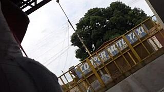 gostosa com bunda grande flagrada no onibus lotado