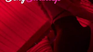 Fui pra festinha no rio e dei cuzinho no banheiro com muito sexo!