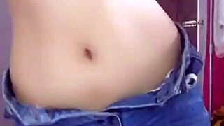 VIETNAM GIRL FLASHES EVERYTHING!