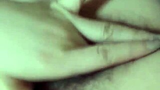 哇，这中国熟女销售骚货脱胸罩露湿屄给蒙面老板聊【粉墨人生】😏💦