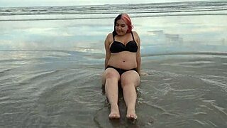 Pregnant teen belinha seduces beachgoers with her cute belly