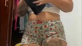 she flashes her exhibitionist ass craving anal right now