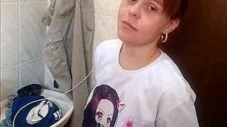 hey redhead, caught you stroking... let me suck and spread in shower