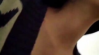 Skinny hottie gets fucked deep with creampie in homemade session.