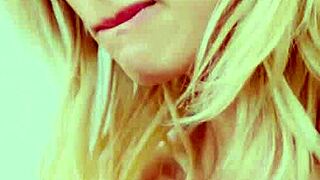 Skinny blonde missy luv tempted by roommate amirah adara seduction