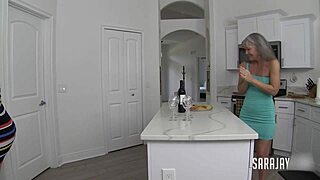 ready for cougar leilani lei to pounce on your cock?